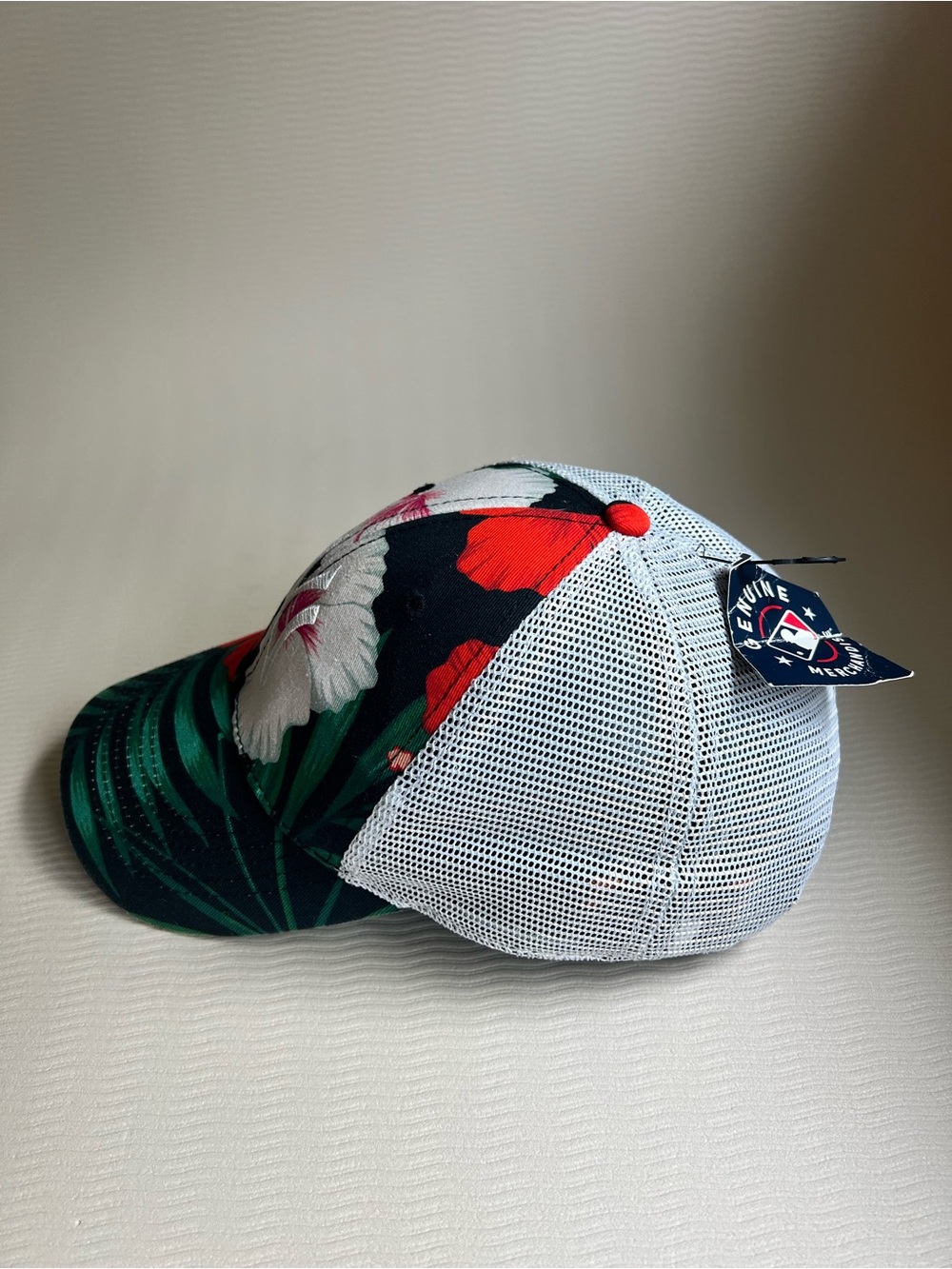 "Rare Find" NY Yankees Women’s Tropical Floral Trucker Hat – NWT - Picture 4 of 6